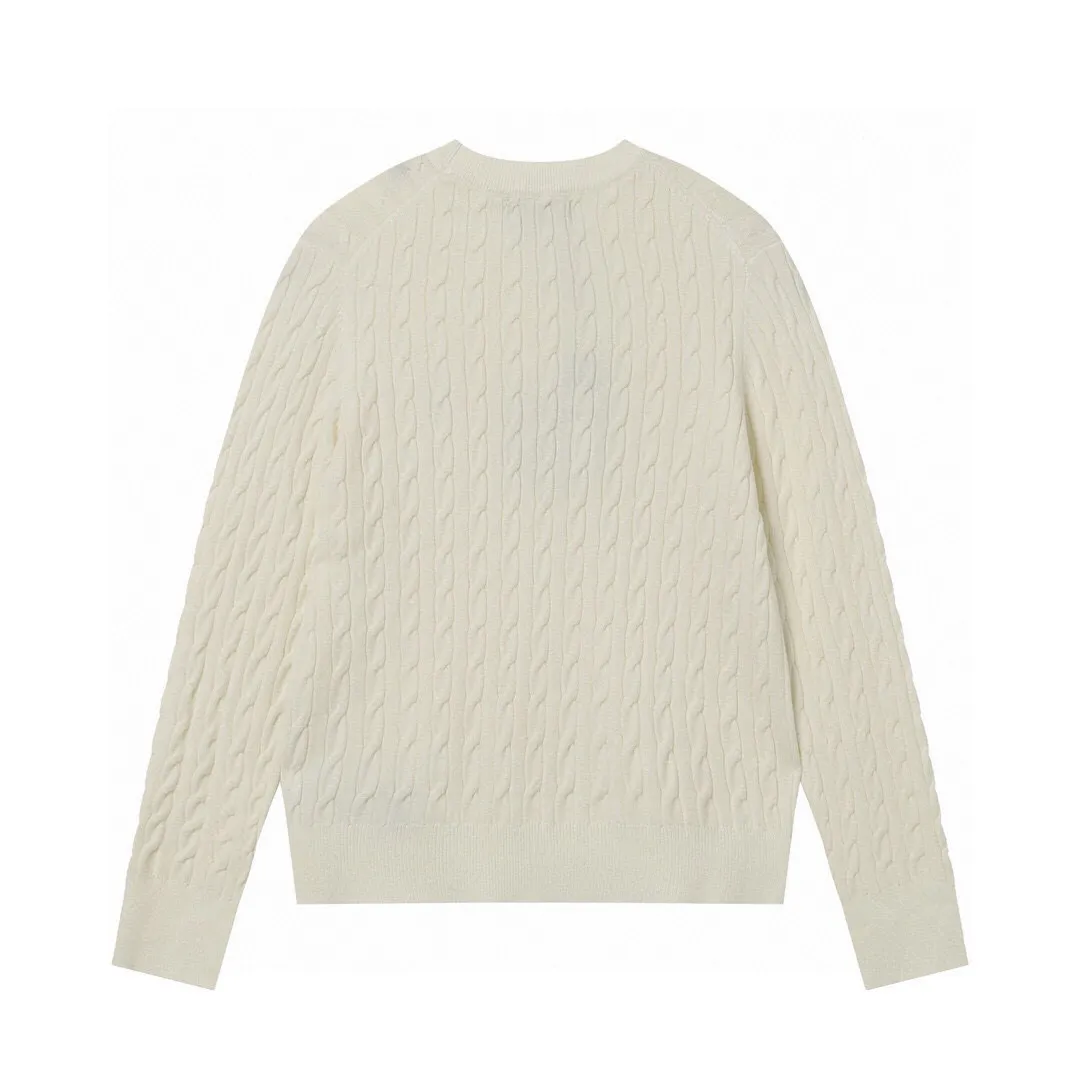 P186 Style No.: 601 -Ralph Lauren RL classic war horse logo embroidered pullover long-sleeved sweater on the chest -The item is made of custom-dyed and custom-spun yarn, purchased from the original version. A full set of customized accessories. Details determine success or failure. Heavy new autumn and winter product. High weight. Soft and delicate. The upper body effect is very nice. Loose fit. Women's model. -Color: white, gray, navy blue, red, khaki, blue, pink. -Sizes: S / M/ Ｌ S size 80-100 jins, M size 100-120 jins, Large size 120-135 jins